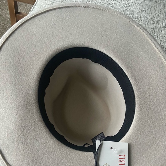 Felt Hat - Picture 2 of 5